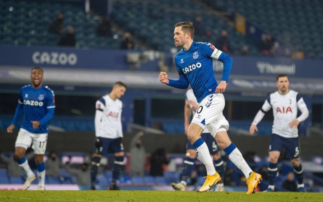 中场本场比 中场本场比